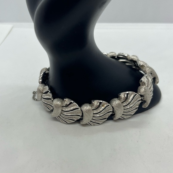 Puccini signed silver tone vintage shell shaped abstract bracelet - Picture 4 of 16
